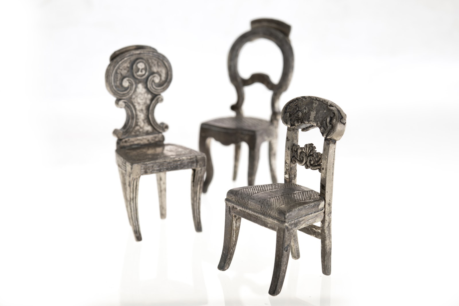椅子のカタチは技術と素材の歴史。家具の基礎知識「曲木」「成型合板」「積層材」とは？新常識「突板」も紹介